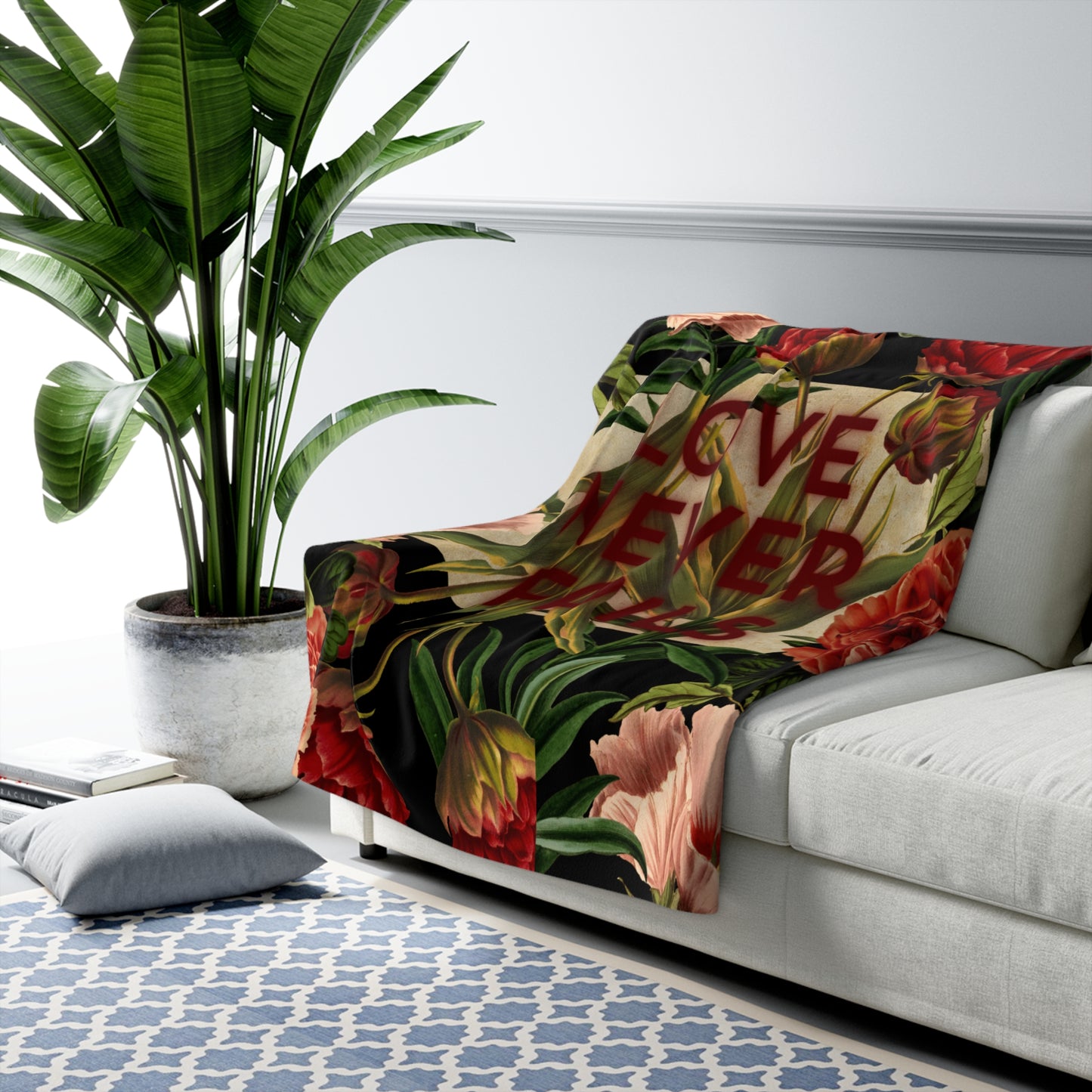 Love never fails Fleece Blanket
